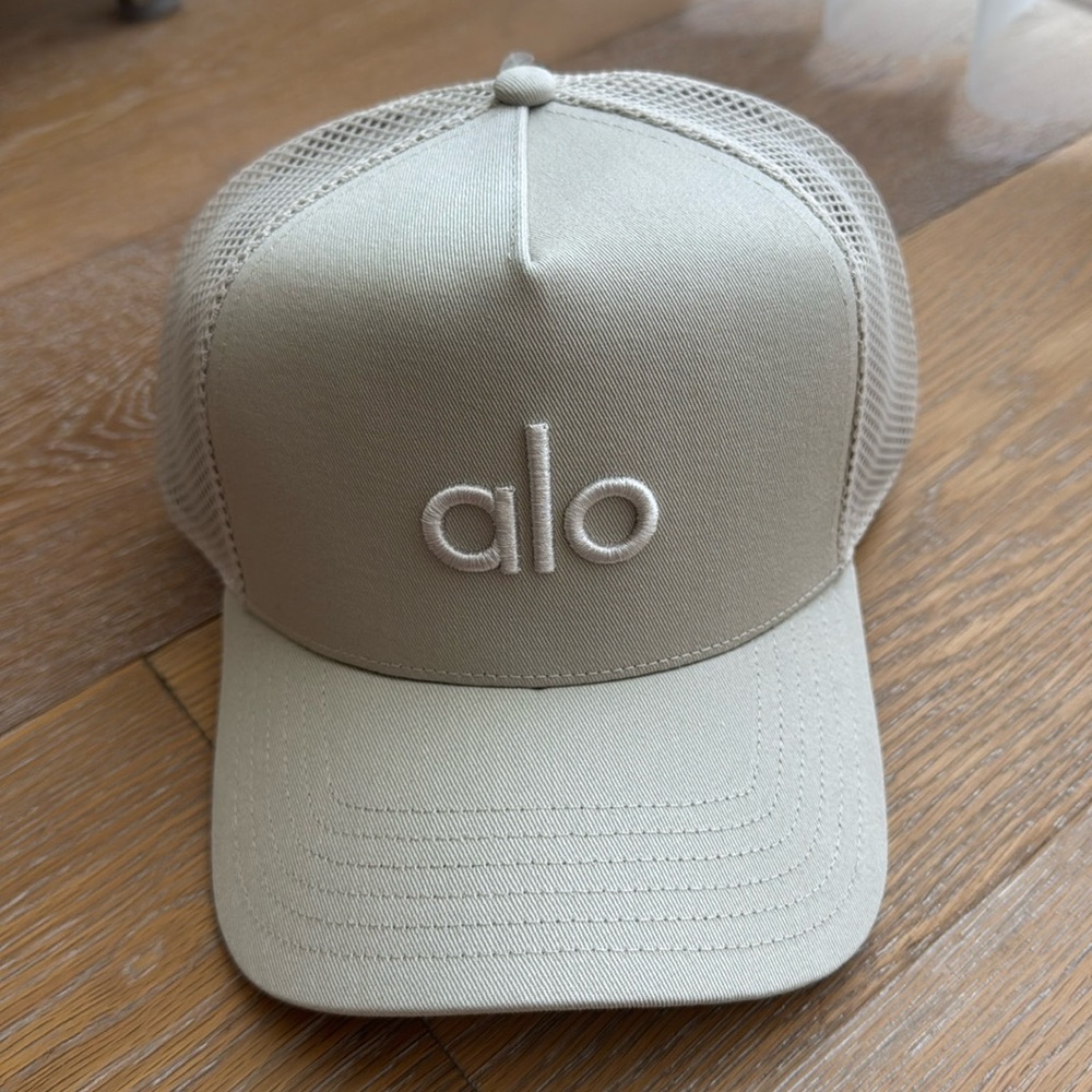 ALO Yoga Cream Mesh Trucker Hat